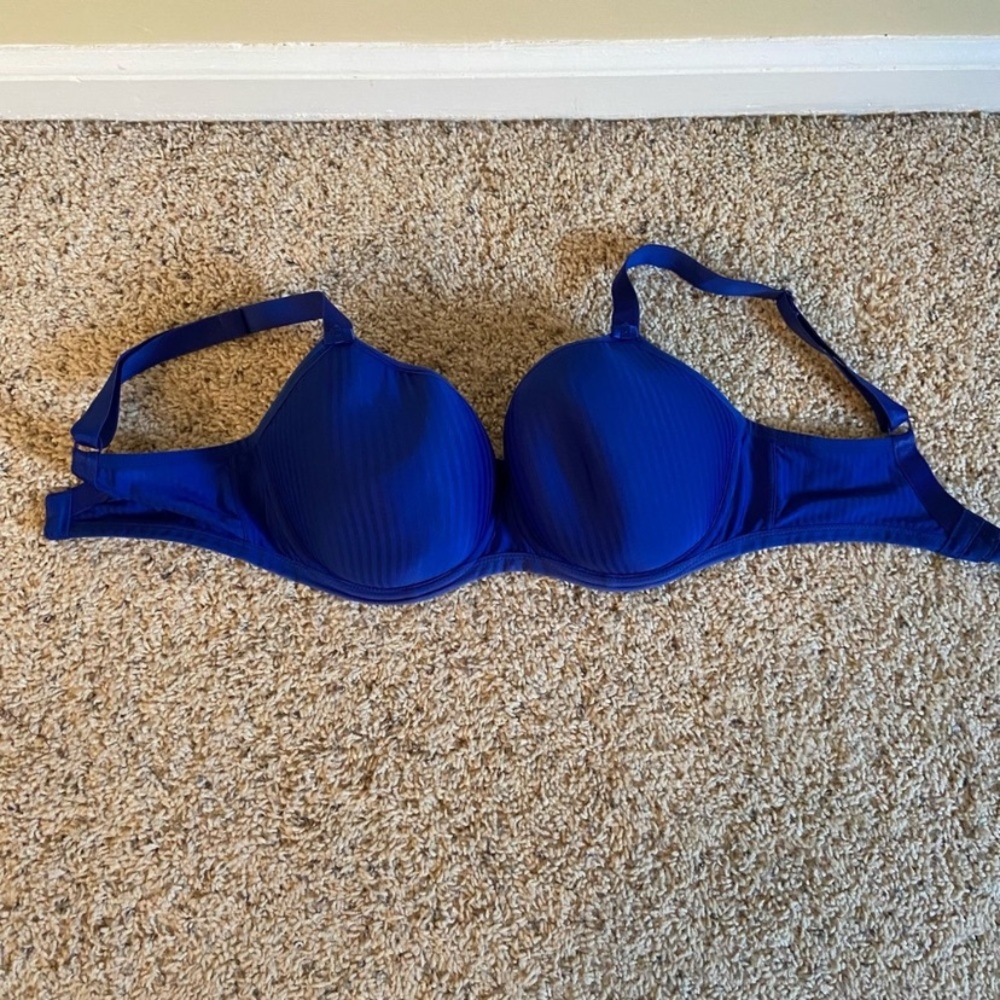Two Freya 32F bras